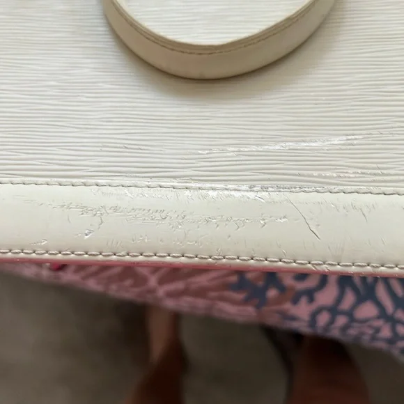 Authentic Louis Vuitton Ivory Epi Alma Textured Leather Bag - Picture 3 of 15